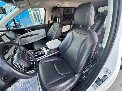 2024 Kia Carnival EX